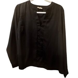 🌼Mainstrip long sleeve black blouse